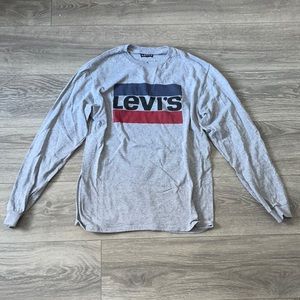 Long sleeve Levi’s shirt